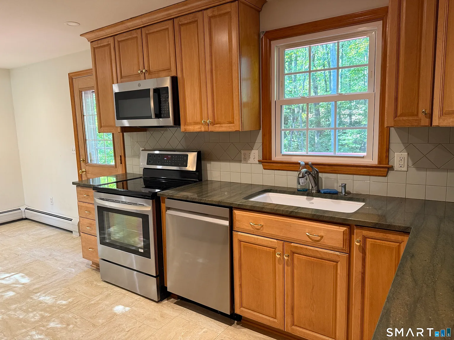 3 bed, 2.5 bath, 1668 sqft, $3,500 — Photo 4