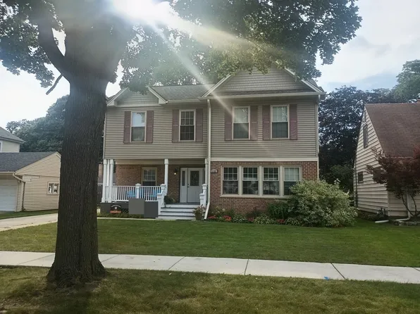 1152 N Beverly Ln, Arlington Heights, IL 60004