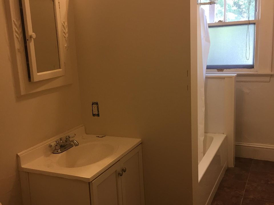 2nd image of 789 Belleville Ave #1