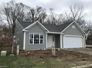 215 Gerhart Ln, Elyria, OH 44035