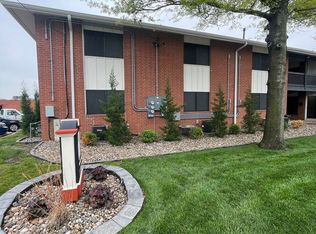 6055 Barton Dr, Shawnee, KS 66203