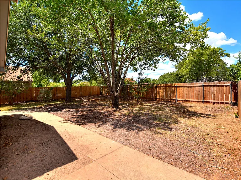 813 Primrose Ln — Photo 27