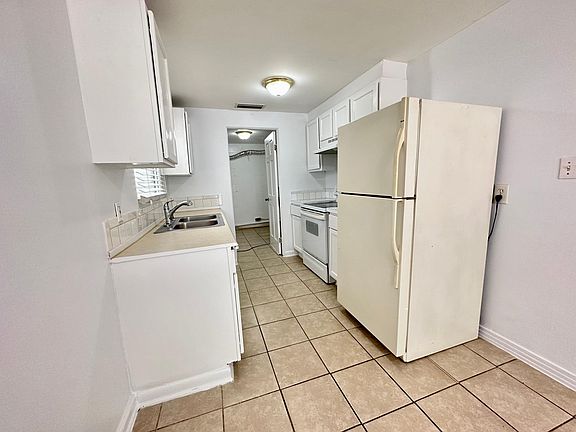 5th image of 2205 E 28th Ave