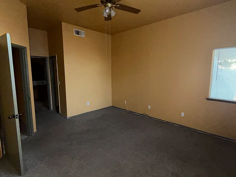 5765 N Ivanhoe Ave — Photo 7