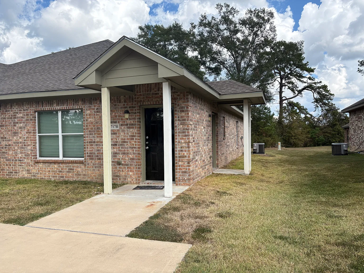 Duplex with Great Location! — Photo 1