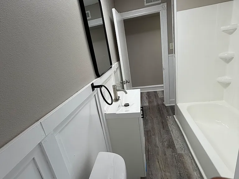325-327 N Broad St #4 — Photo 5