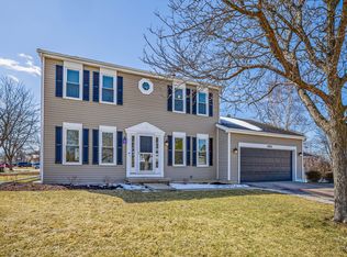 1370 Loch Lomond Dr, Crystal Lake, IL 60014