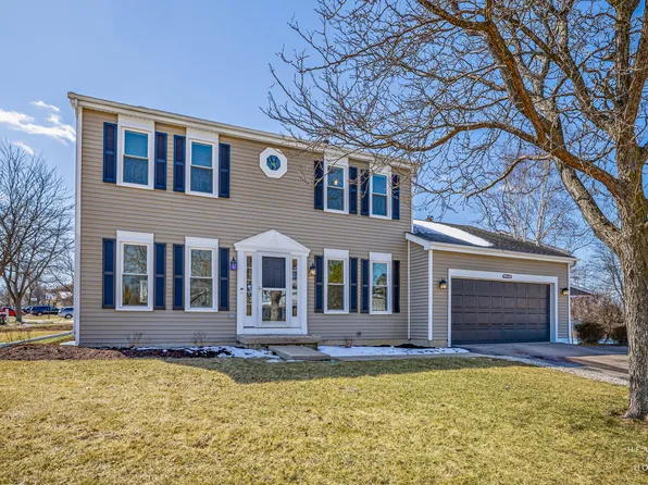1370 Loch Lomond Dr, Crystal Lake, IL 60014