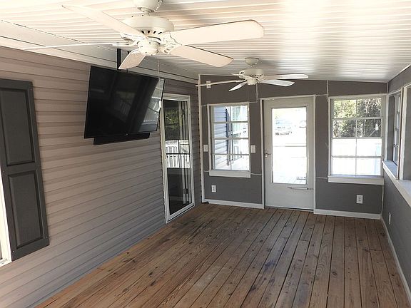 3 Season Room w/TV & fans