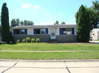 315 Daws Rd, Hiawatha, IA 52233