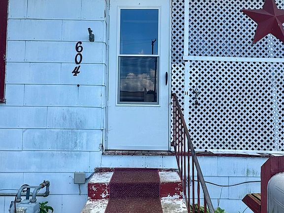 2nd image of 604 W Wheeling St