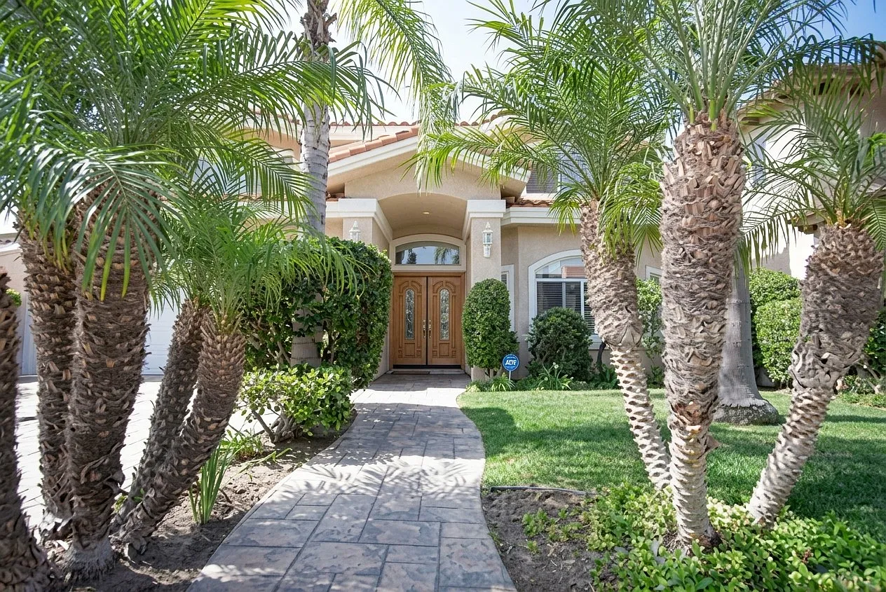 5 bed, 3800 sqft, $14,000 — Photo 2
