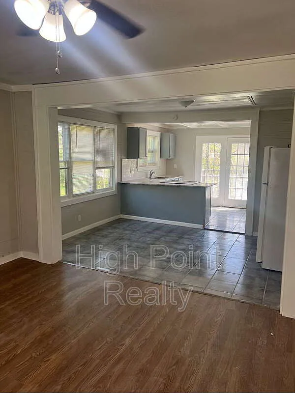 3 bed, 2.0 bath, 1022 sqft, $1,400 — Photo 4