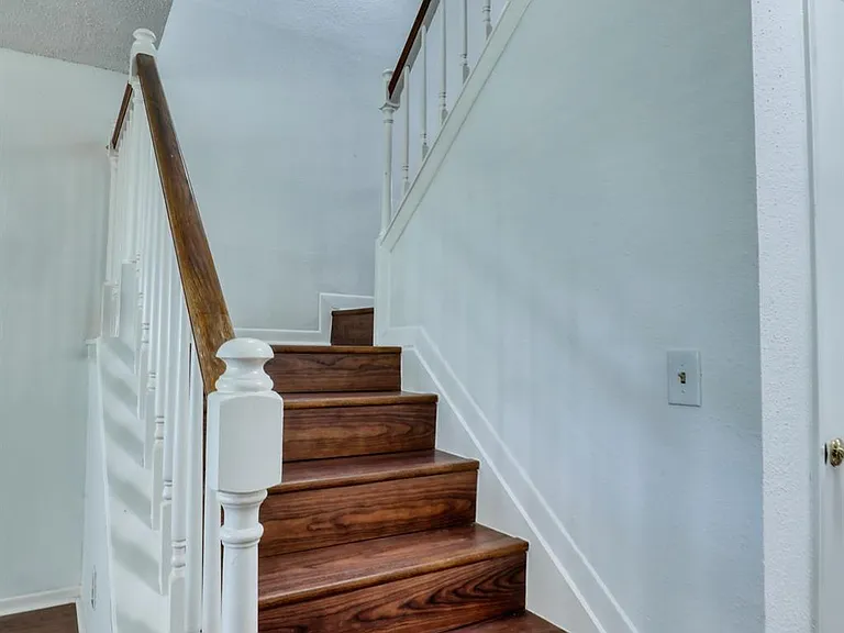 2931 Great Lakes Ave — Photo 23