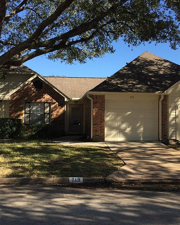 1st image of 719 E Country Grove Cir