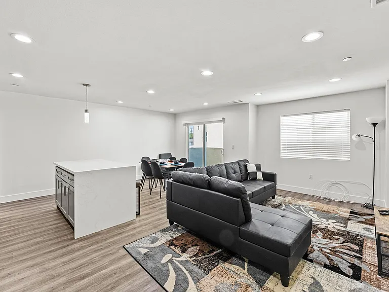 1029 S Montebello Blvd — Photo 23