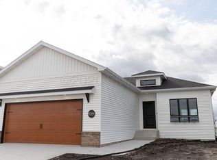 1081 Ashley Dr W, West Fargo, ND