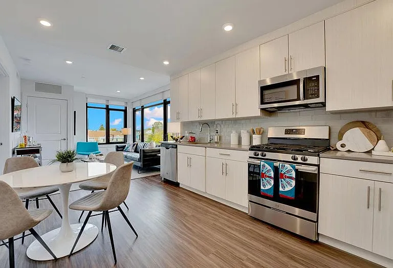 971 Broadway #601 — Photo 3