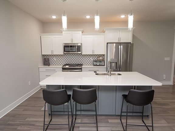 4th image of 400 Catherwood Dr #1