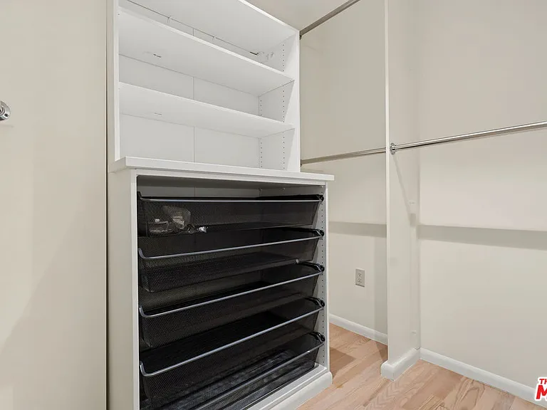 9001 Rosewood Ave — Photo 32