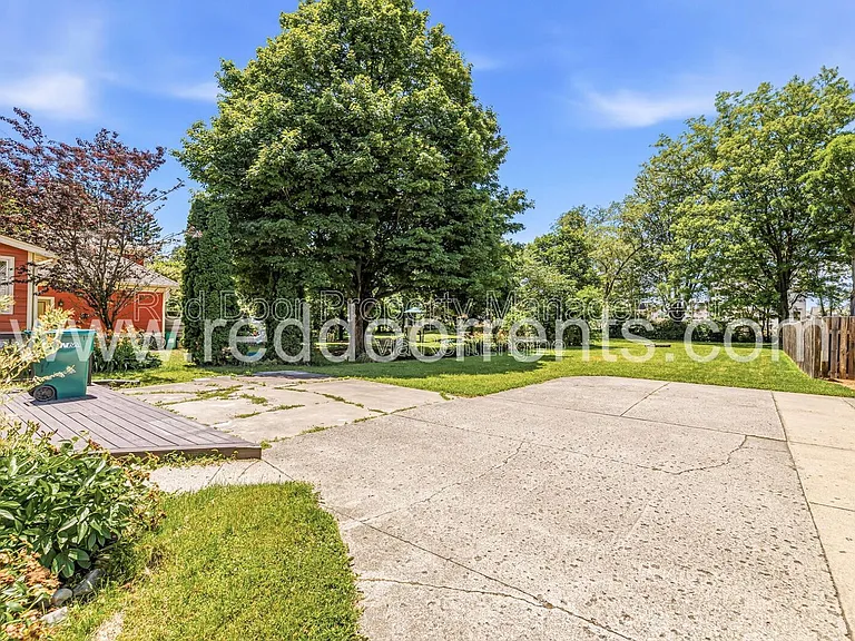 412 N Merrill St — Photo 35