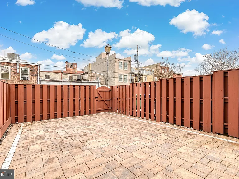 2816 Elliott St — Photo 27
