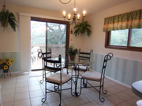 Kitchen dining