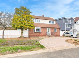 39 Mitchell Ave, Babylon, NY 11702