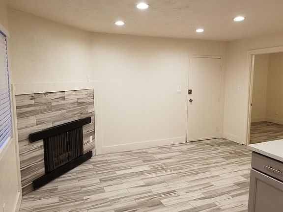 3rd image of 1716 H St APT 5