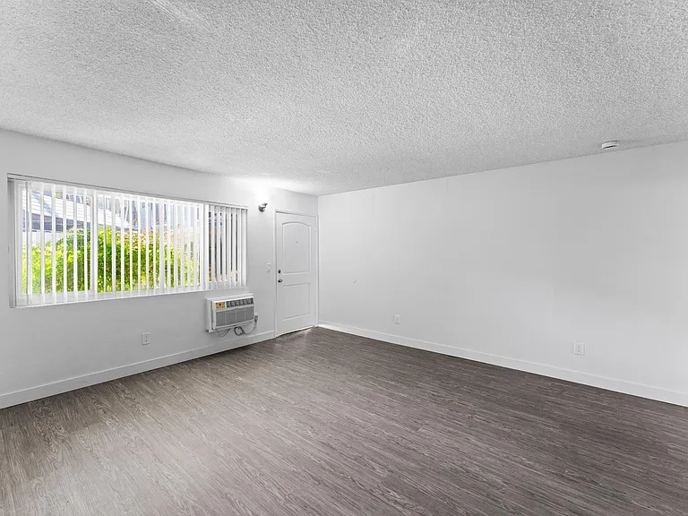 Coast Apartments — Photo 20