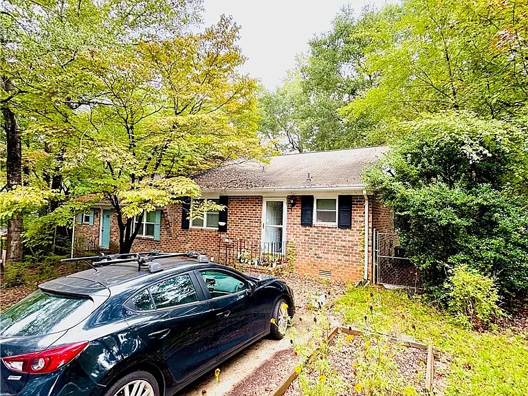 253 Sleepy Creek Dr — Photo 2