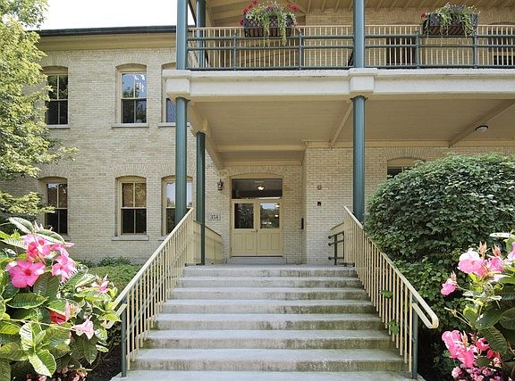 2nd image of 354 Leonard Wood S APT 202