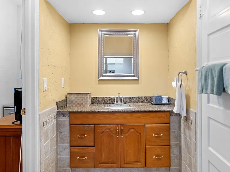 735 Colonial Rd — Photo 17