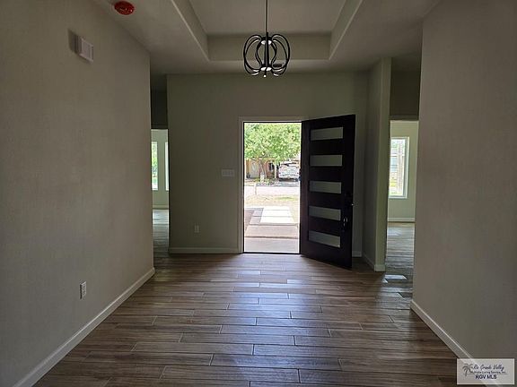 5th image of 605 Delia Ln