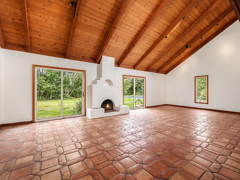 1539 Miramar Ln — Photo 3