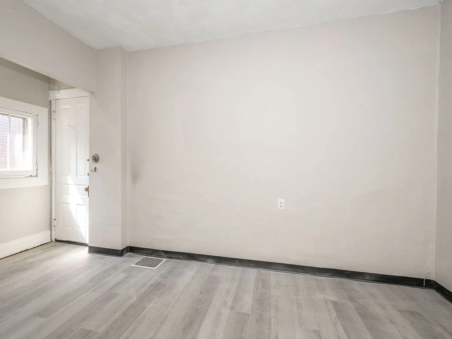 1 bed, 400 sqft, $840 — Photo 3