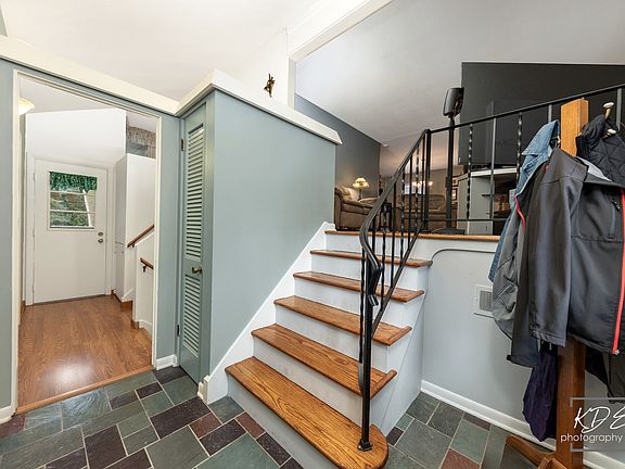 3rd image of 8 E Gartner Rd