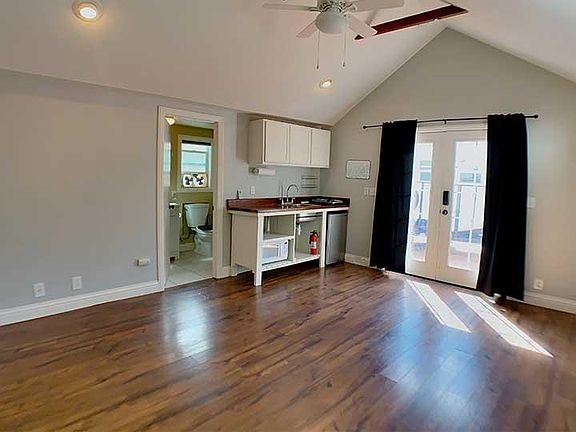 4th image of 840B Oak Ln