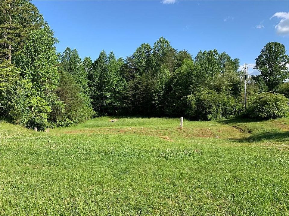 2nd image of 136 Old Home Rd