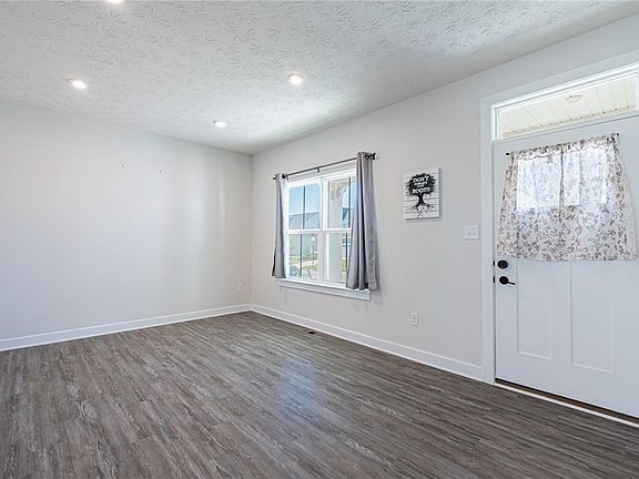 2nd image of 5040 Catalpa Dr