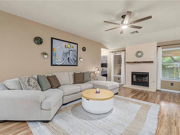 3rd image of 3217 Silk Oak Dr