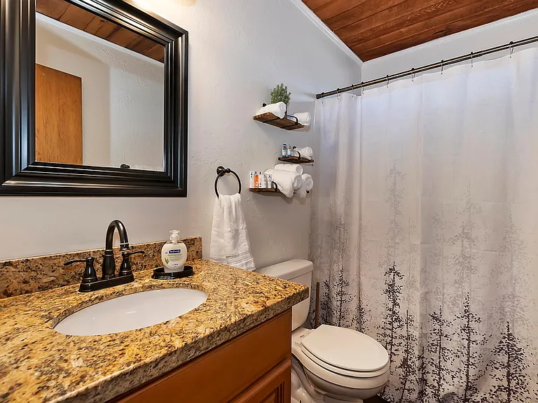 440 Tennessee Ln — Photo 8