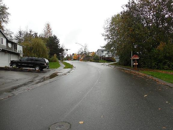 5th image of 8518 15th St NE