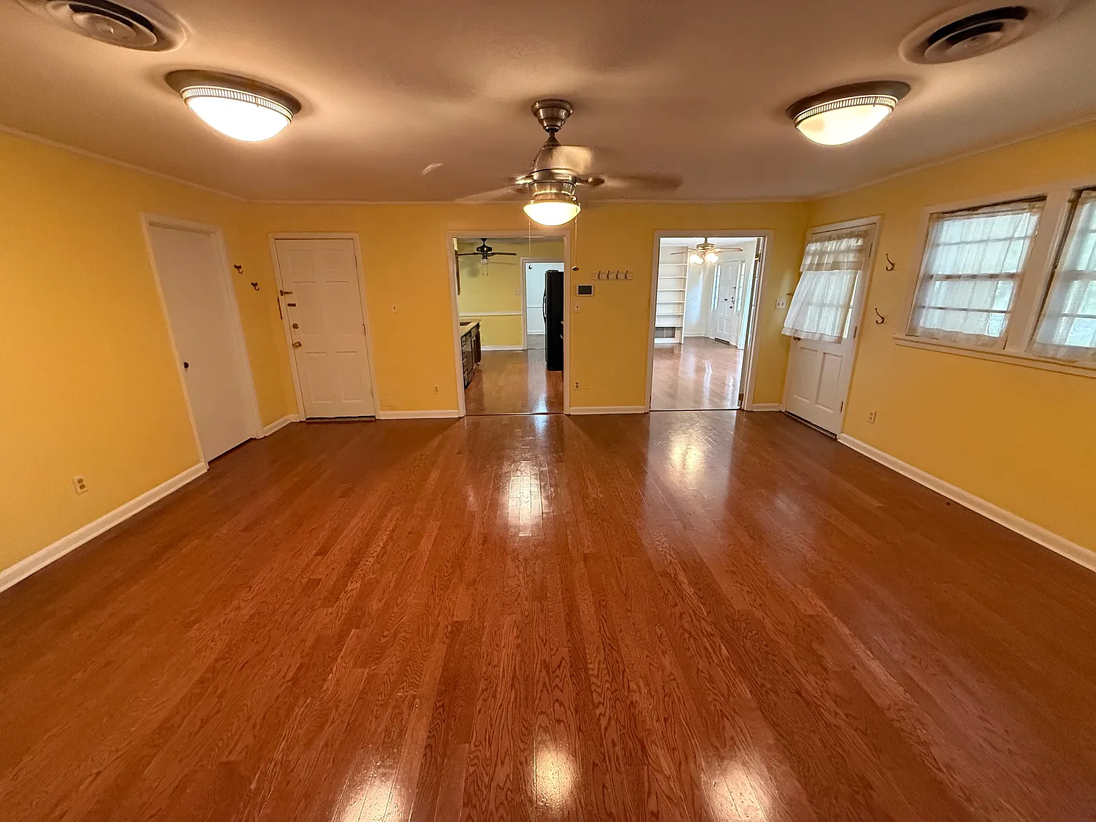 3 bed, 2174 sqft, $2,000 — Photo 3