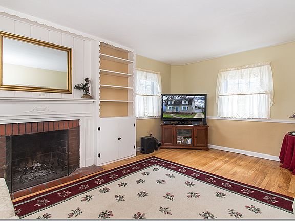 5th image of 20299 Westover Ave