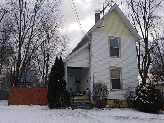 3rd image of 110 Oak St