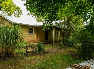 960 Hawkins Cummins Rd, Paris, KY 40361