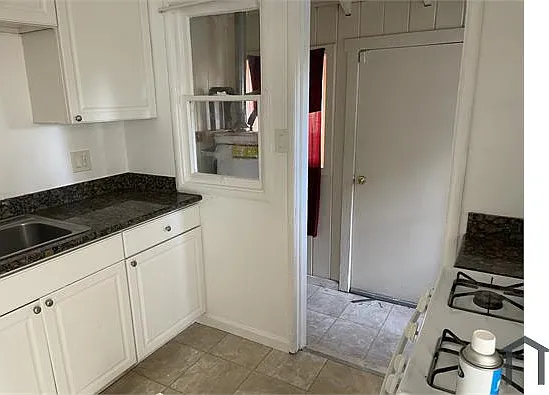 2 bed, 950 sqft, $2,700 — Photo 4