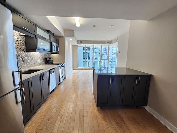 3rd image of 40 Nepean St #803