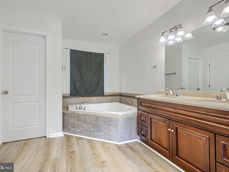 605 N Paradise Rd — Photo 33